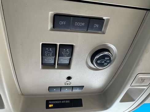 Used 2016 Chevrolet Suburban LTZ image 19