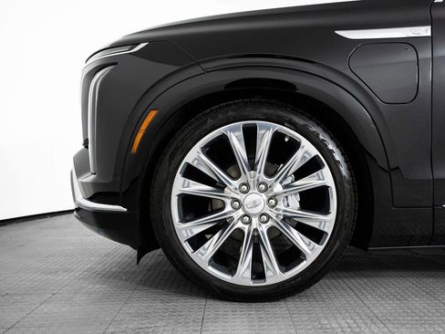 Used 2026 Cadillac Vistiq Premium Luxury w/ LPO, Floor Liner Package AWD/4WD image 9