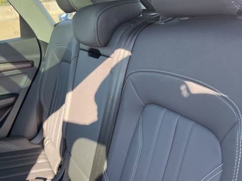 Used 2023 Audi Q5 2.0T Premium w/ Convenience Package image 9