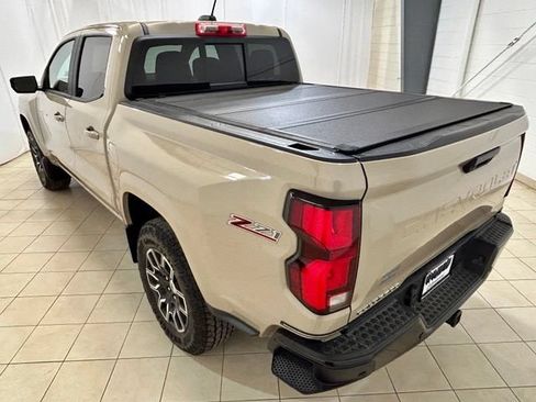 Used 2024 Chevrolet Colorado Z71 w/ Z71 Convenience Package 2 AWD/4WD image 3