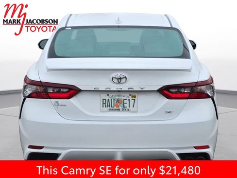 Used 2024 Toyota Camry SE image 11