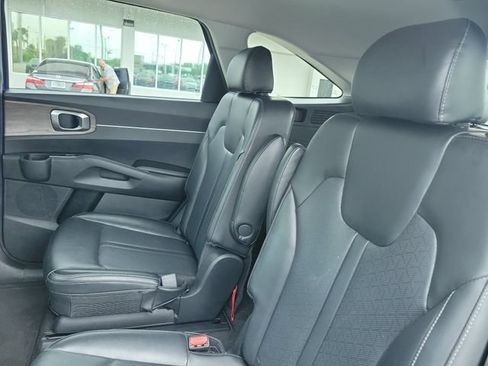 Used 2021 Kia Sorento EX FWD image 14