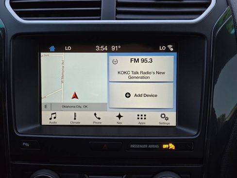 Used 2017 Ford Explorer XLT w/ Equipment Group 202A FWD image 18