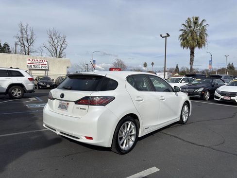 Used 2013 Lexus CT 200h w/ Premium Pkg w/Navigation image 3