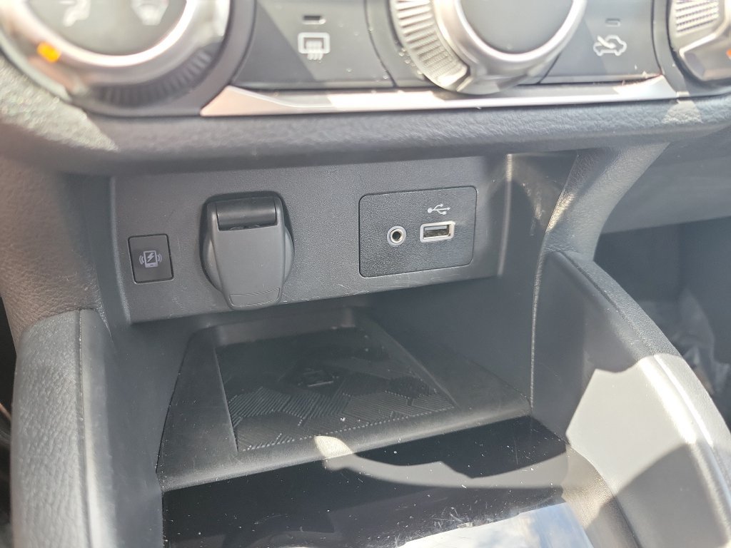 Used 2025 Nissan Versa SV FWD image 26