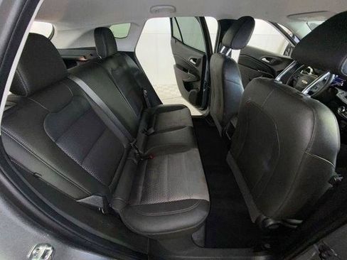 Used 2025 Chevrolet Trax LT FWD image 35