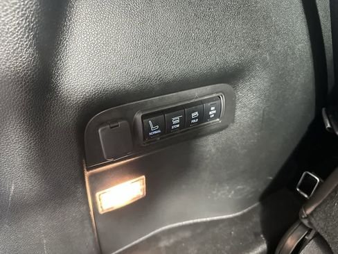 Used 2018 Ford Explorer Limited AWD/4WD image 32