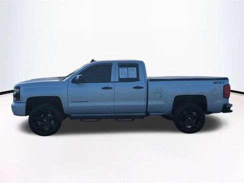 Used 2018 Chevrolet Silverado 1500 LT w/ Redline Edition AWD/4WD image 8