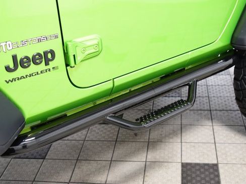 Used 2025 Jeep Wrangler Sport image 27