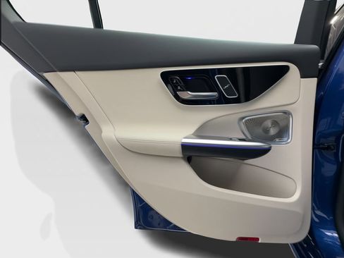 Used 2025 Mercedes-Benz C 300 Sedan image 25
