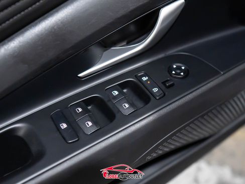 Used 2025 Hyundai Elantra SEL image 36