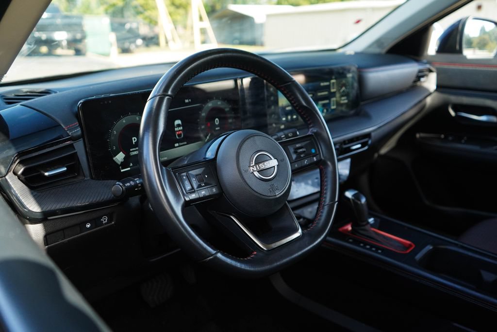 Used 2025 Nissan Kicks SR FWD image 6