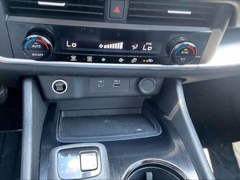 Used 2023 Nissan Rogue SV FWD image 29