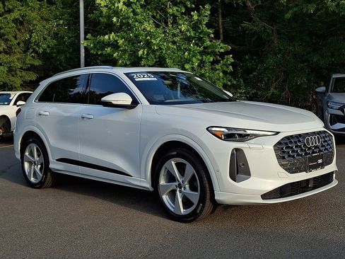 Certified 2025 Audi Q5 Prestige AWD/4WD image 2