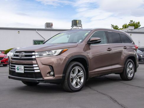 Used 2017 Toyota Highlander Limited AWD/4WD image 3