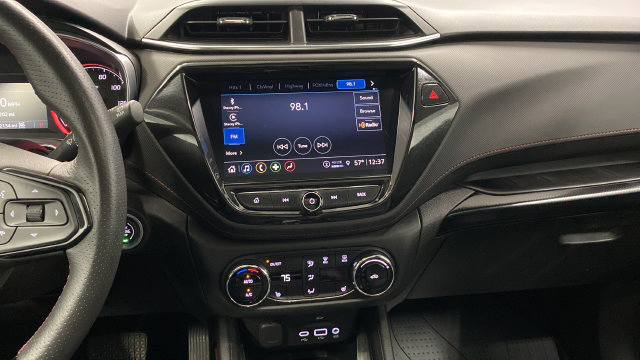 Used 2021 Chevrolet TrailBlazer RS w/ Sun and Liftgate Package AWD/4WD image 13