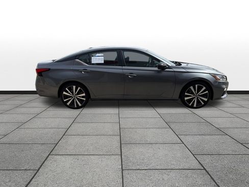 Used 2021 Nissan Altima 2.5 SR FWD image 6