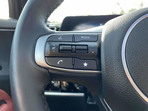 Used 2025 Kia Sportage SX image 26