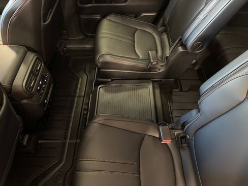 Used 2025 Honda Pilot TrailSport image 24