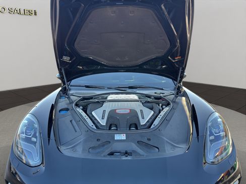 Used 2020 Porsche Panamera GTS image 20