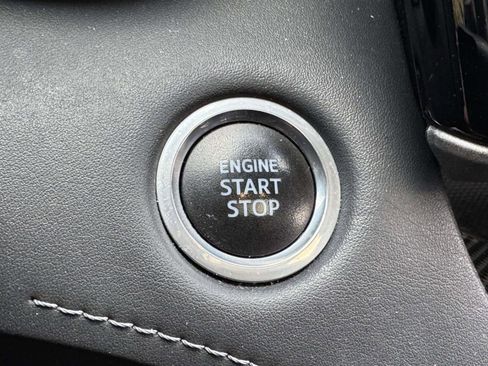 Used 2020 Toyota Highlander XLE image 26