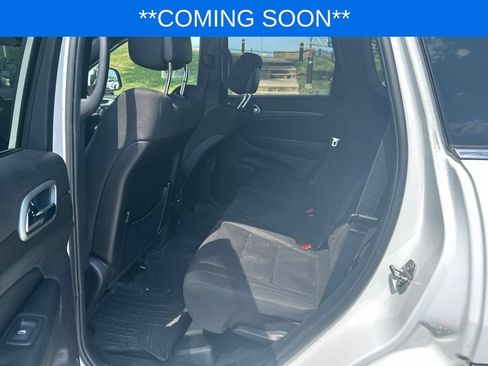 Used 2018 Jeep Grand Cherokee Laredo AWD/4WD image 12