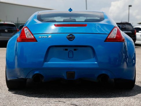 Used 2009 Nissan 370Z Touring RWD image 4