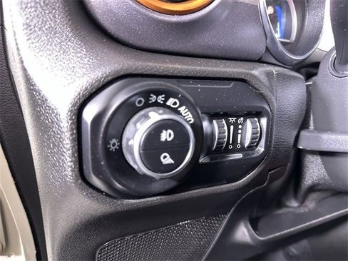 Used 2020 Jeep Gladiator Mojave w/ Cold Weather Group image 18