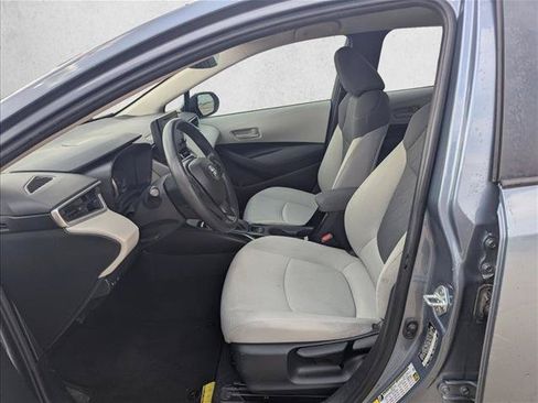 Used 2022 Toyota Corolla LE FWD image 11