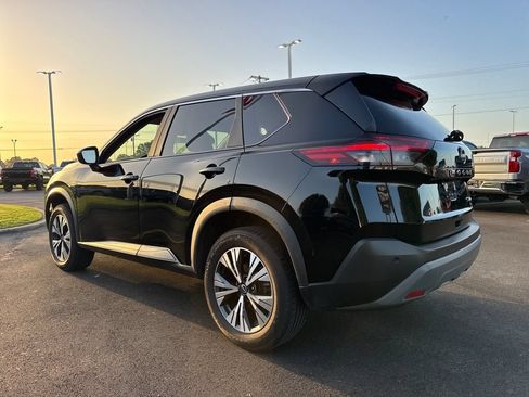 Used 2023 Nissan Rogue SV AWD/4WD image 4