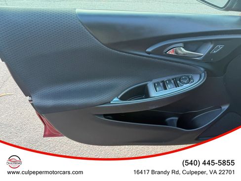 Used 2017 Chevrolet Malibu LT FWD image 9