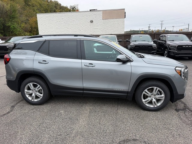 Used 2024 GMC Terrain SLE w/ Driver Convenience Package AWD/4WD image 9