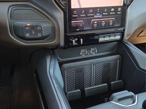 New 2026 RAM 2500 Laramie AWD/4WD image 20