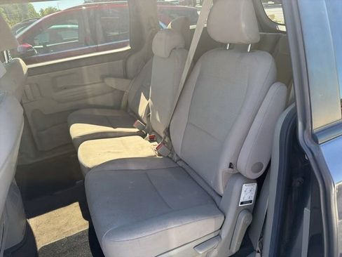 Used 2017 Kia Sedona LX FWD image 9