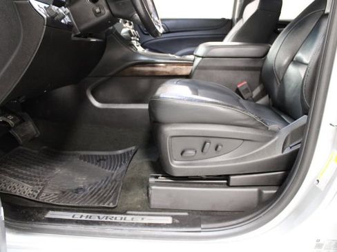 Used 2018 Chevrolet Tahoe LT w/ LT Signature Package image 24