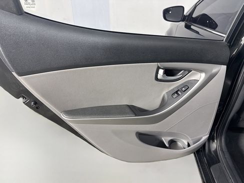 Used 2016 Hyundai Elantra Limited image 26