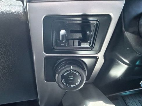 Used 2022 Ford F250 Lariat w/ Lariat Ultimate Package AWD/4WD image 28