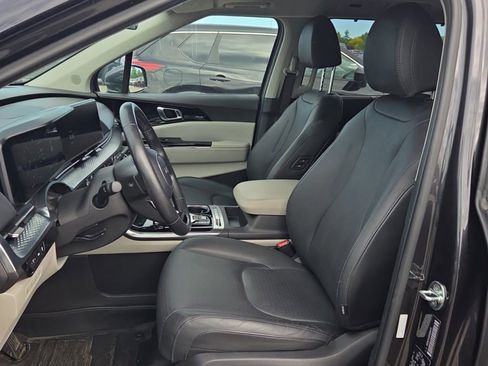 Used 2023 Kia Carnival SX Prestige FWD image 4