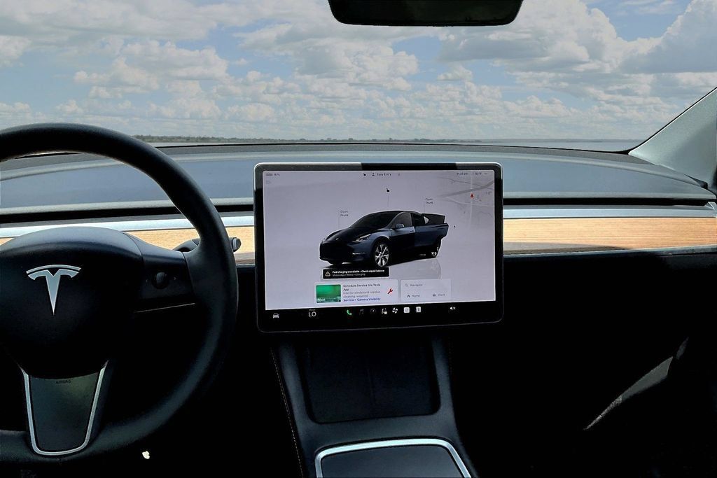 Used 2024 Tesla Model Y Long Range AWD/4WD image 9