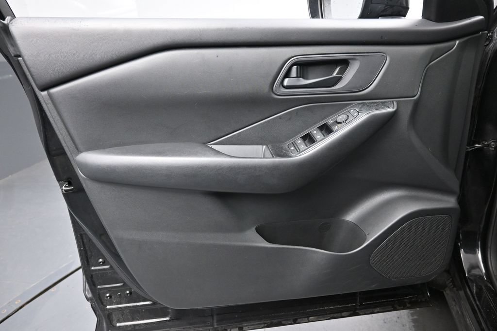 Used 2024 Nissan Rogue S AWD/4WD image 24