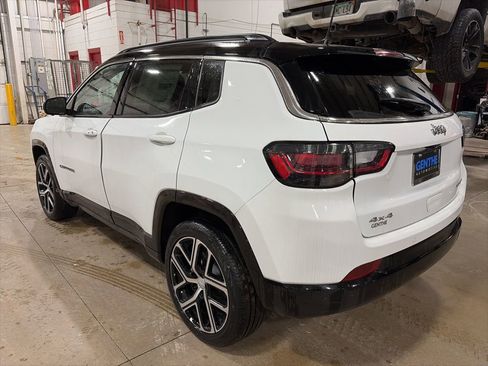Used 2024 Jeep Compass Limited w/ Elite Group AWD/4WD image 5