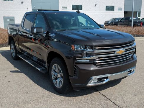 Used 2019 Chevrolet Silverado 1500 High Country w/ Z71 Off-Road Package image 2