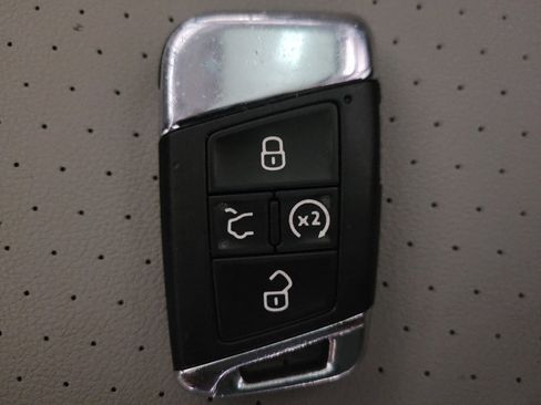 Used 2021 Volkswagen Atlas SEL AWD/4WD image 32