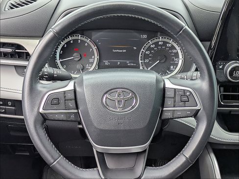 Used 2023 Toyota Highlander XLE FWD image 20
