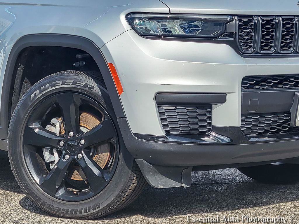 Used 2023 Jeep Grand Cherokee L Laredo AWD/4WD image 5