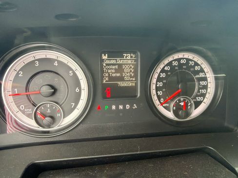 Used 2015 RAM 2500 Tradesman w/ Chrome Appearance Group AWD/4WD image 9
