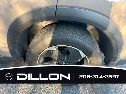 Used 2025 Nissan Rogue SV AWD/4WD image 28