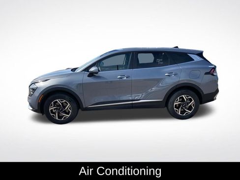 Used 2025 Kia Sportage LX image 4