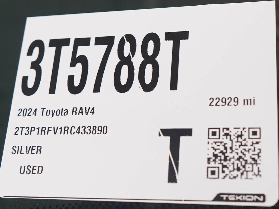 Used 2024 Toyota RAV4 XLE AWD/4WD image 30