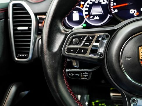 Used 2021 Porsche Cayenne Turbo image 34